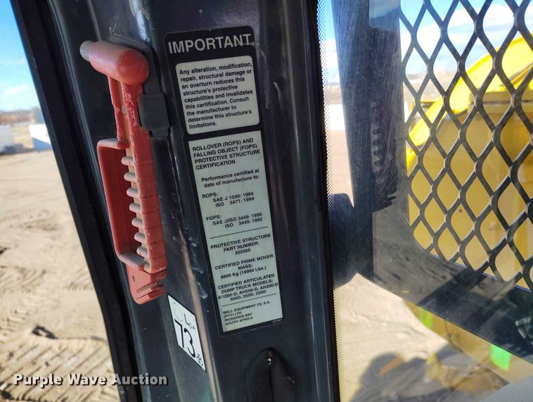 image for item DT0972 2003 John Deere 250D Series II water wagon