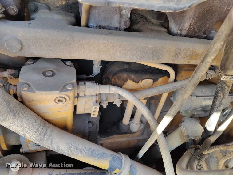 image for item DT0972 2003 John Deere 250D Series II water wagon