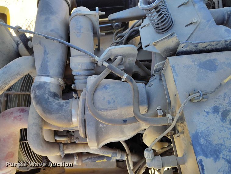 image for item DT0972 2003 John Deere 250D Series II water wagon