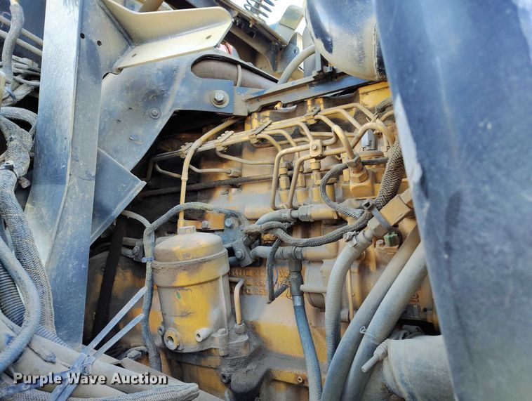 image for item DT0972 2003 John Deere 250D Series II water wagon