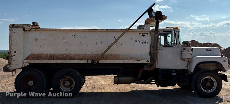 image for item DT6733 1988 Mack DM690S dump truck