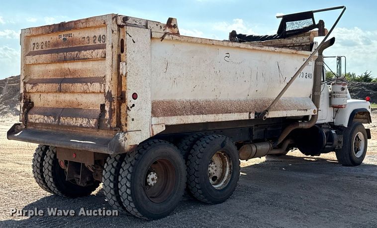 image for item DT6733 1988 Mack DM690S dump truck