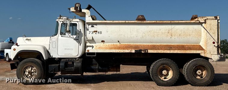 image for item DT6733 1988 Mack DM690S dump truck