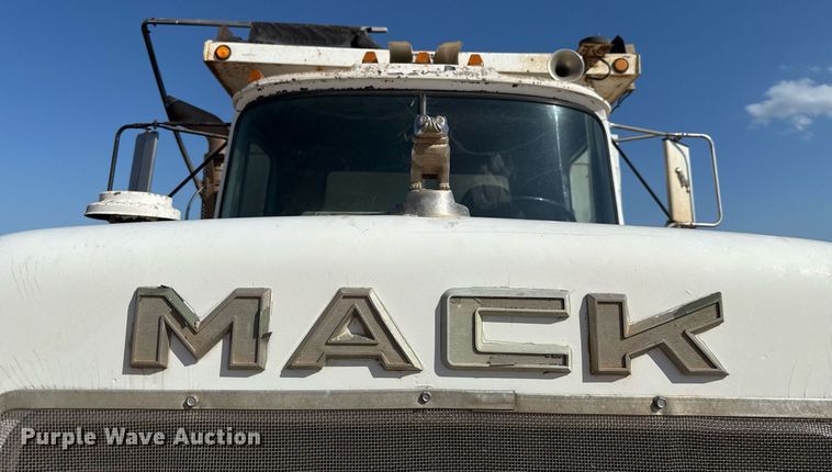 image for item DT6733 1988 Mack DM690S dump truck