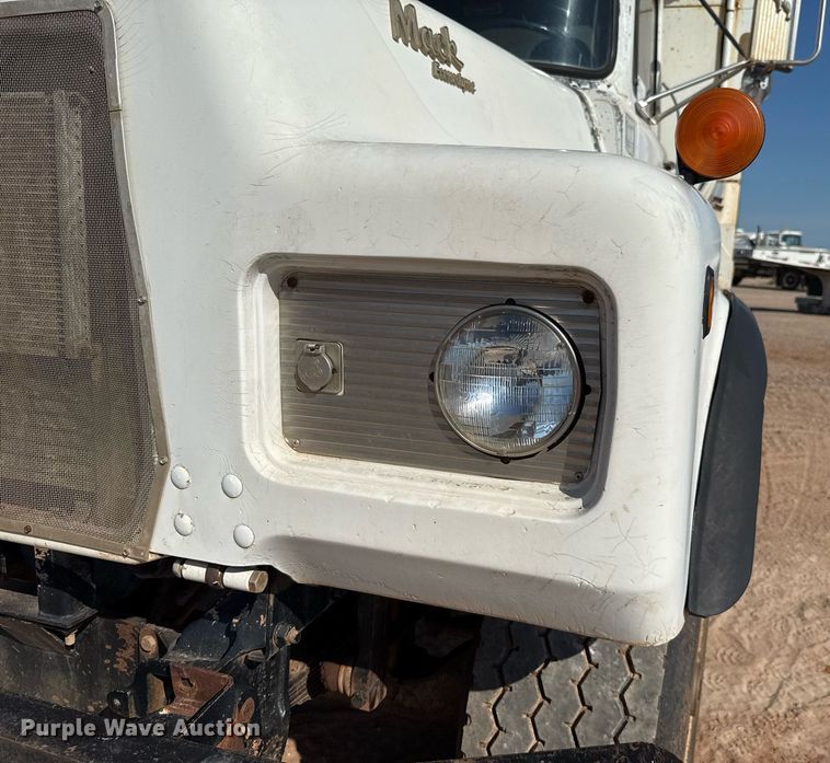 image for item DT6733 1988 Mack DM690S dump truck