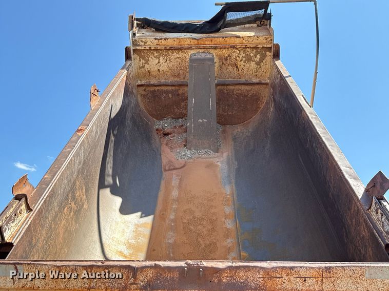 image for item DT6733 1988 Mack DM690S dump truck