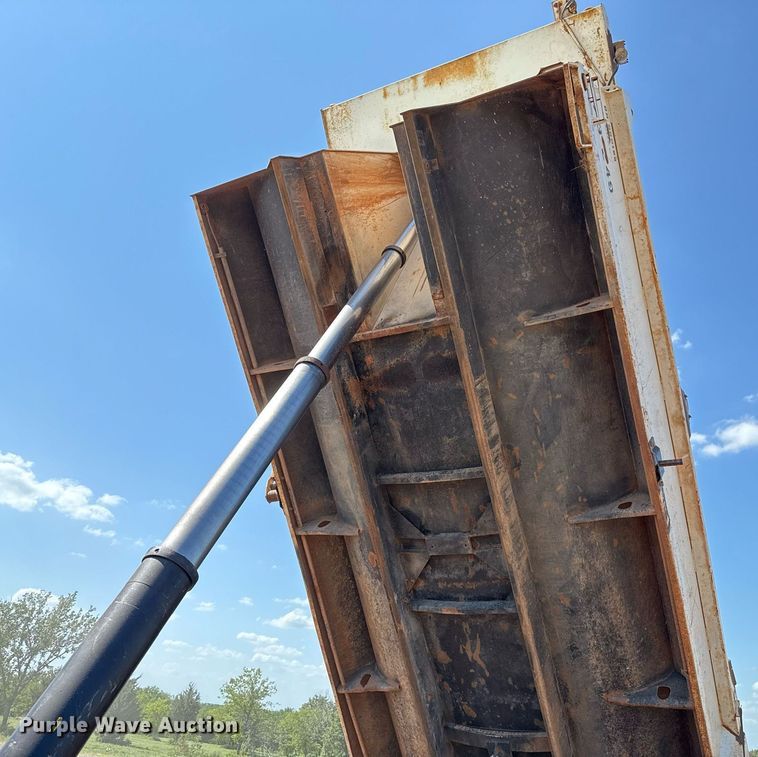 image for item DT6733 1988 Mack DM690S dump truck