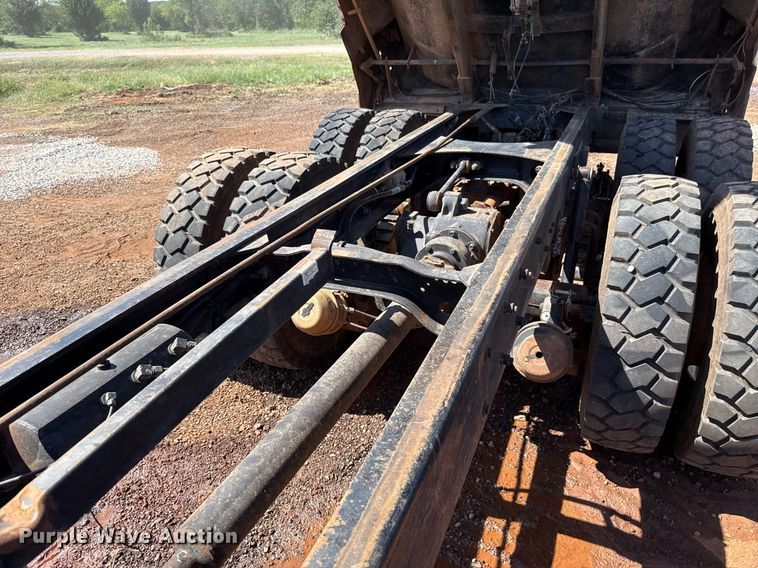 image for item DT6733 1988 Mack DM690S dump truck