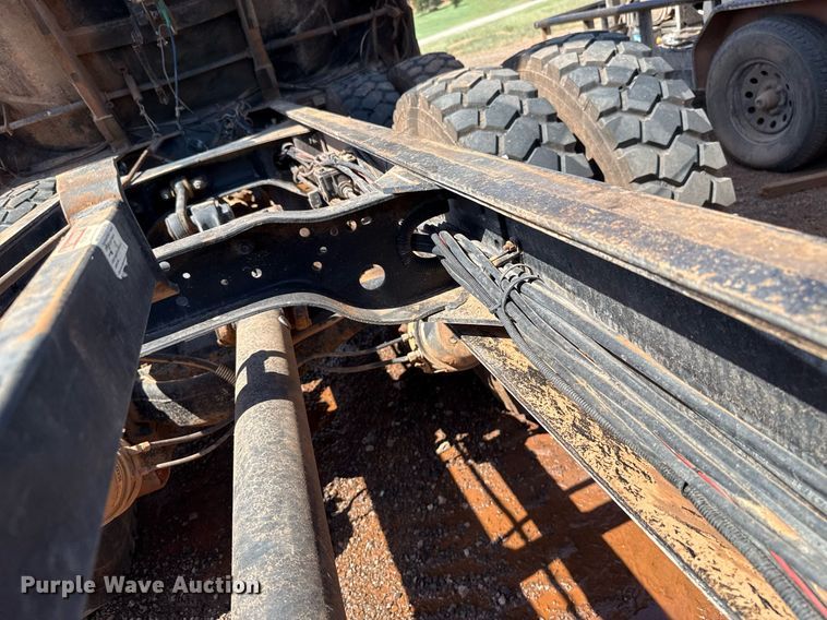 image for item DT6733 1988 Mack DM690S dump truck