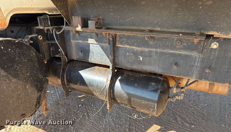 image for item DT6733 1988 Mack DM690S dump truck