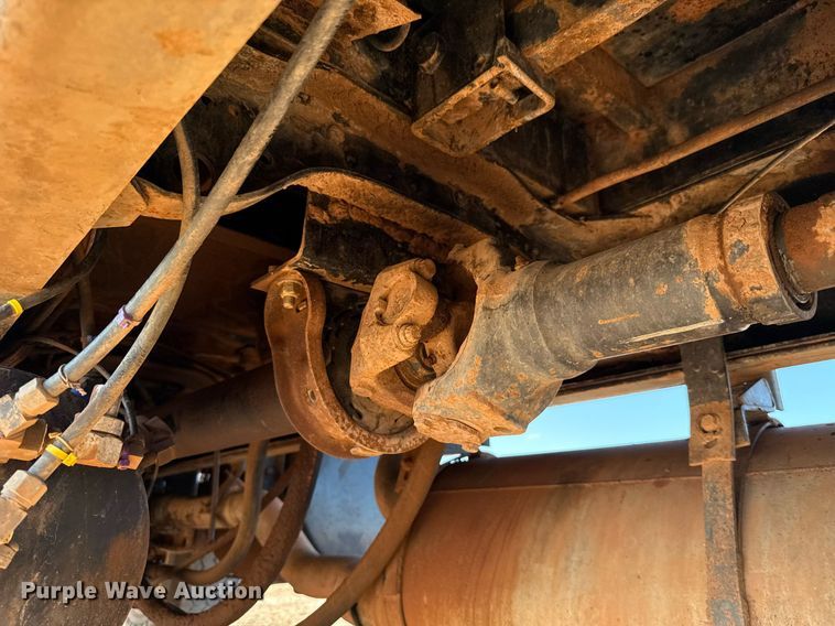 image for item DT6733 1988 Mack DM690S dump truck