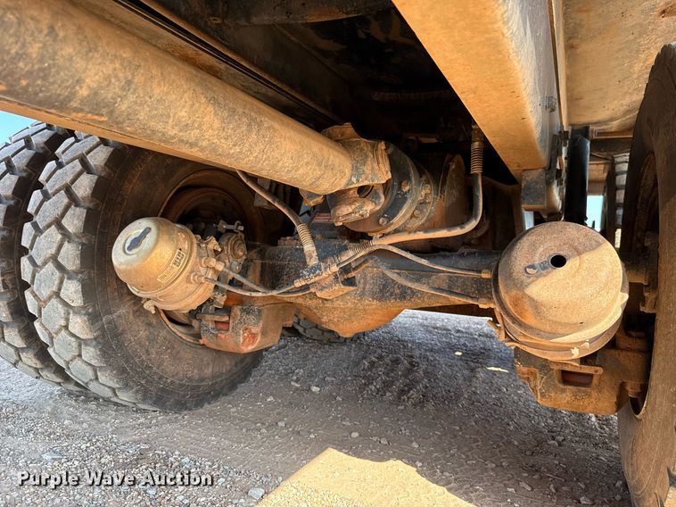 image for item DT6733 1988 Mack DM690S dump truck