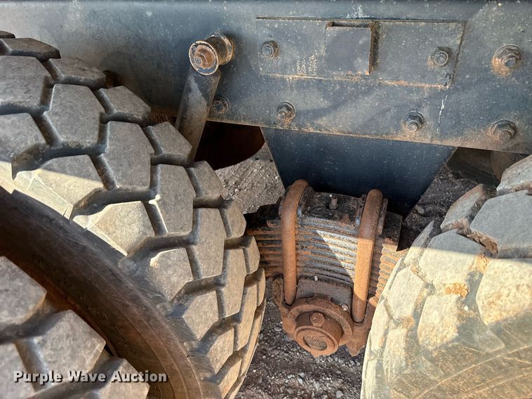 image for item DT6733 1988 Mack DM690S dump truck