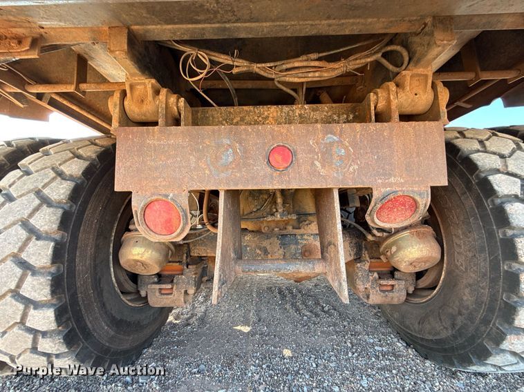 image for item DT6733 1988 Mack DM690S dump truck