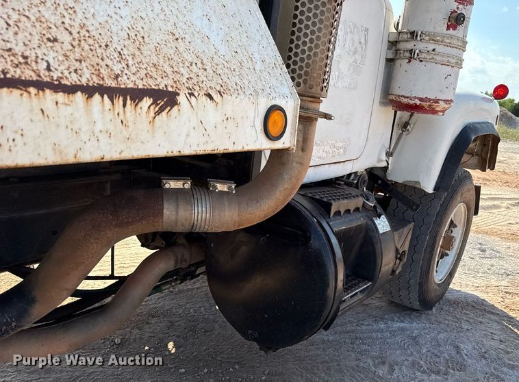 image for item DT6733 1988 Mack DM690S dump truck