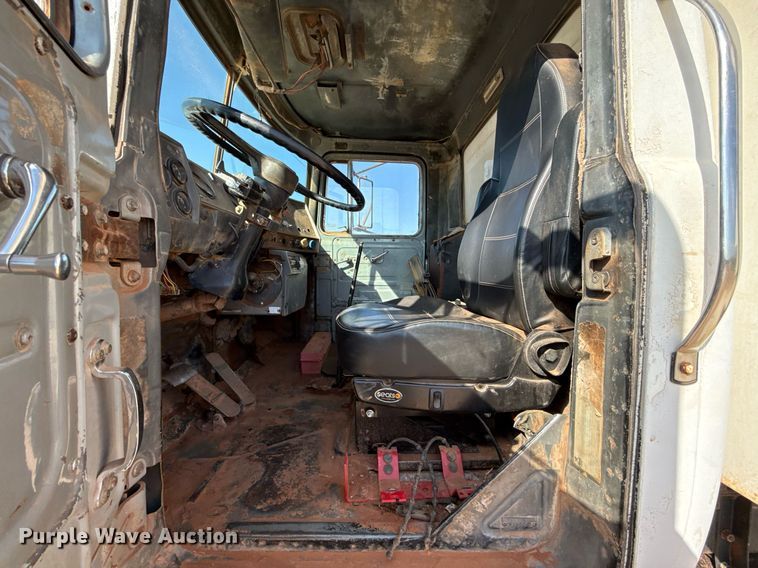 image for item DT6733 1988 Mack DM690S dump truck