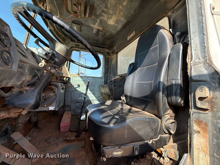 image for item DT6733 1988 Mack DM690S dump truck