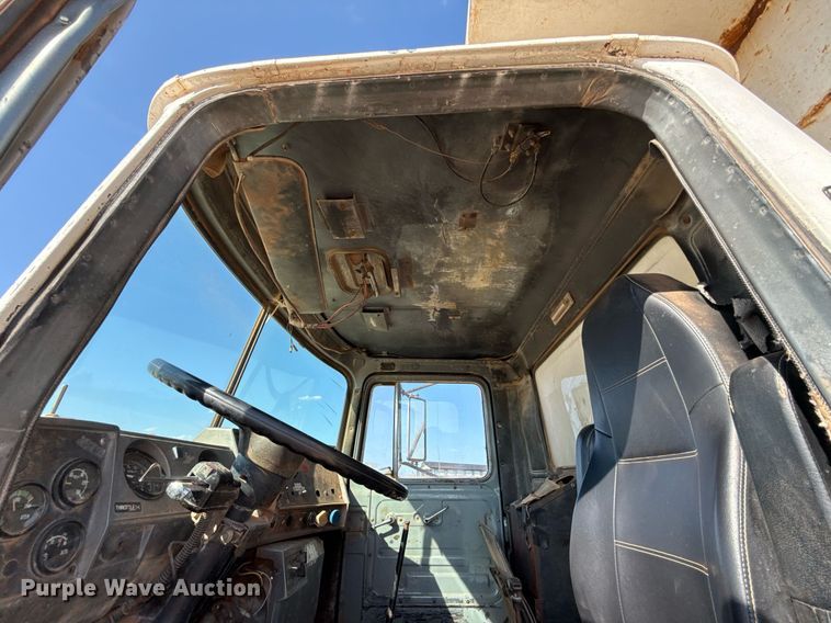 image for item DT6733 1988 Mack DM690S dump truck