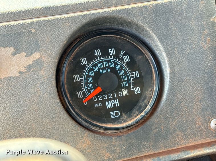 image for item DT6733 1988 Mack DM690S dump truck