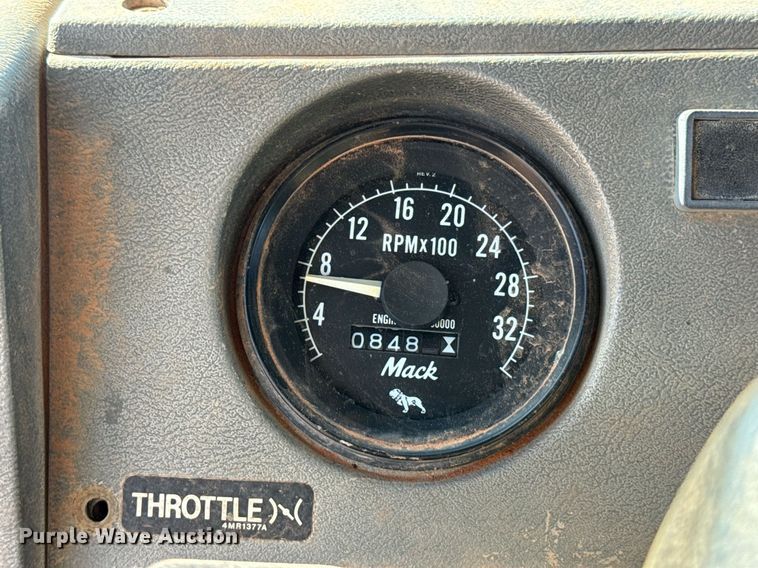 image for item DT6733 1988 Mack DM690S dump truck