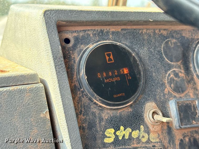 image for item DT6733 1988 Mack DM690S dump truck