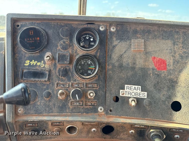 image for item DT6733 1988 Mack DM690S dump truck