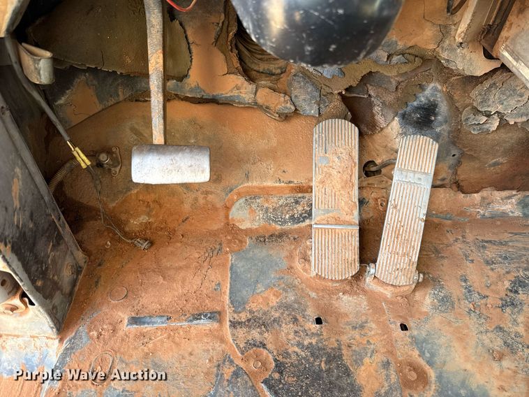 image for item DT6733 1988 Mack DM690S dump truck