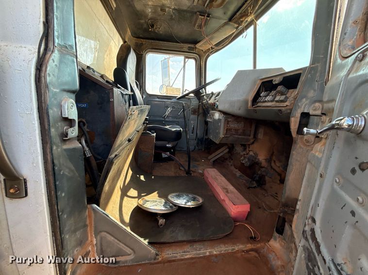 image for item DT6733 1988 Mack DM690S dump truck