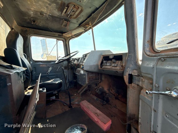 image for item DT6733 1988 Mack DM690S dump truck