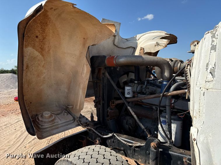 image for item DT6733 1988 Mack DM690S dump truck