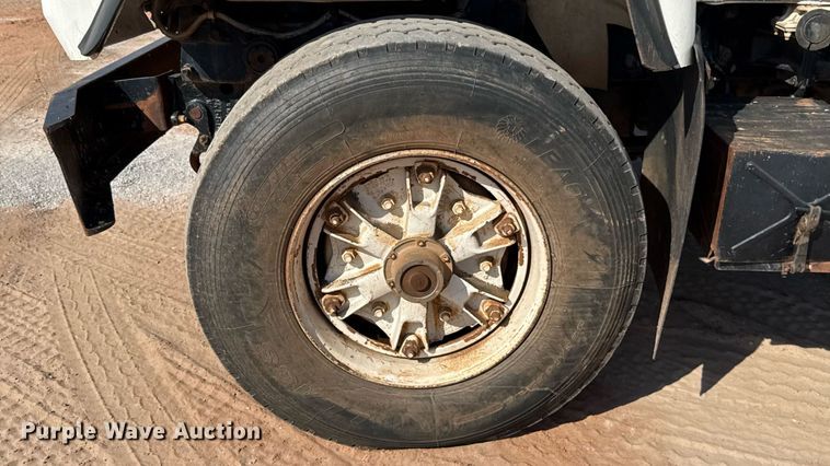 image for item DT6733 1988 Mack DM690S dump truck