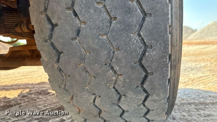 image for item DT6733 1988 Mack DM690S dump truck