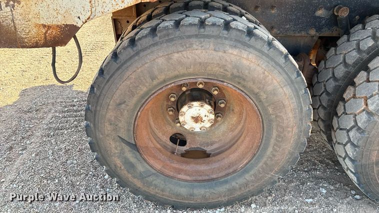 image for item DT6733 1988 Mack DM690S dump truck
