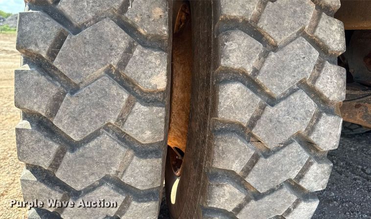 image for item DT6733 1988 Mack DM690S dump truck