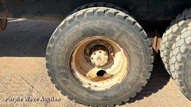 image for item DT6733 1988 Mack DM690S dump truck