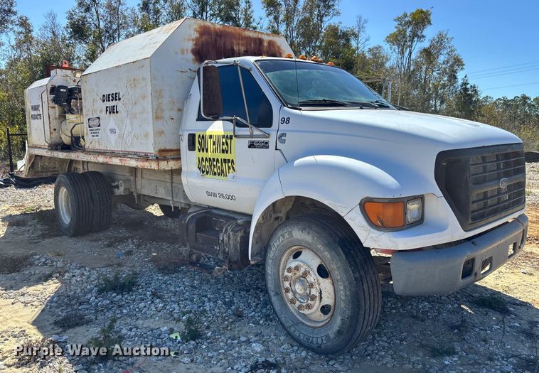 image for item DU0386 2000 Ford F650 Super Duty fuel / lube truck