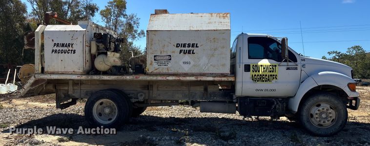 image for item DU0386 2000 Ford F650 Super Duty fuel / lube truck