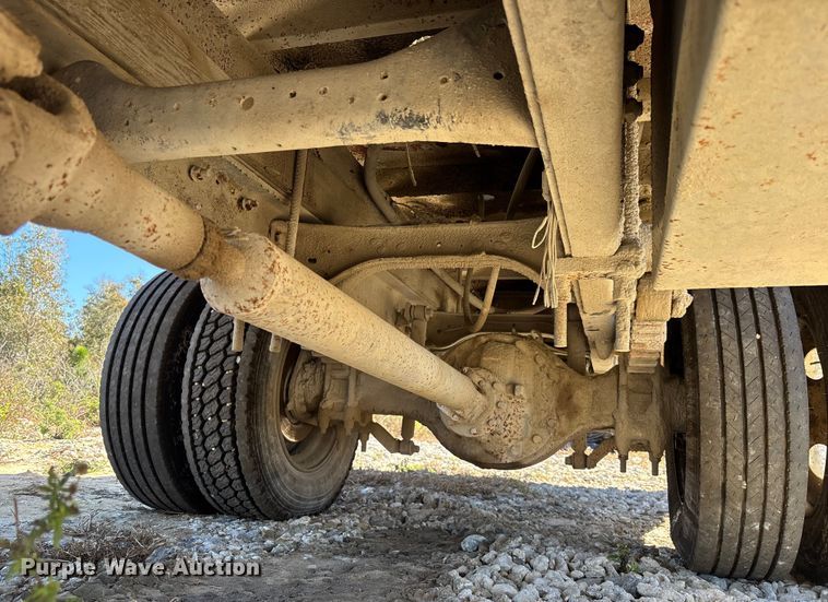 image for item DU0386 2000 Ford F650 Super Duty fuel / lube truck