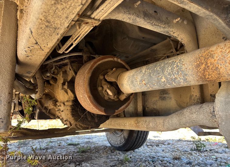 image for item DU0386 2000 Ford F650 Super Duty fuel / lube truck