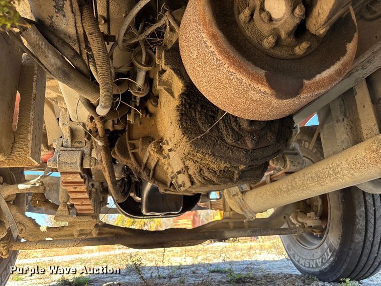 image for item DU0386 2000 Ford F650 Super Duty fuel / lube truck