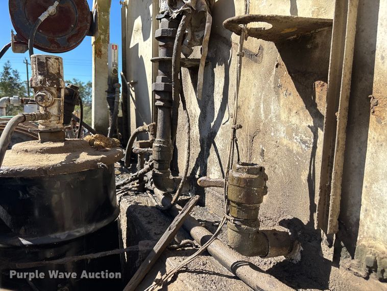 image for item DU0386 2000 Ford F650 Super Duty fuel / lube truck