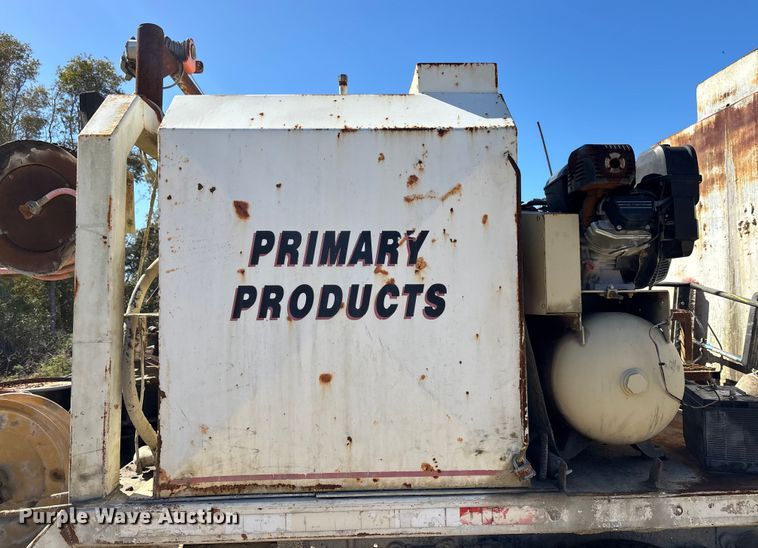 image for item DU0386 2000 Ford F650 Super Duty fuel / lube truck