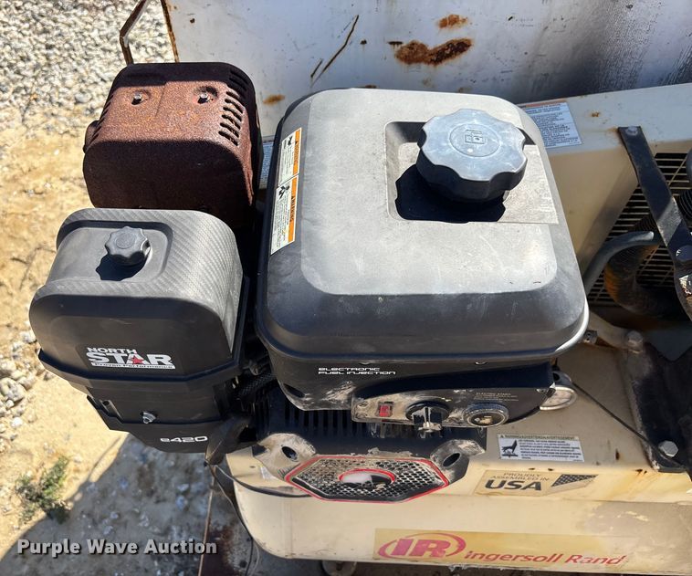 image for item DU0386 2000 Ford F650 Super Duty fuel / lube truck