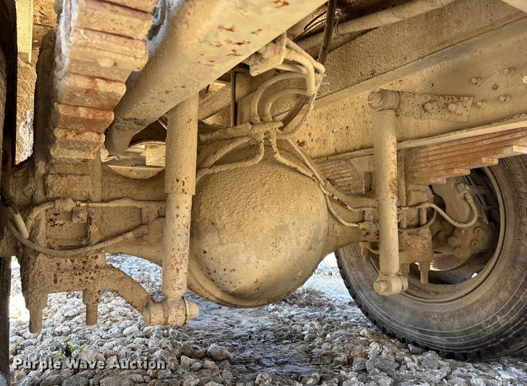 image for item DU0386 2000 Ford F650 Super Duty fuel / lube truck