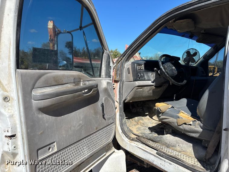 image for item DU0386 2000 Ford F650 Super Duty fuel / lube truck