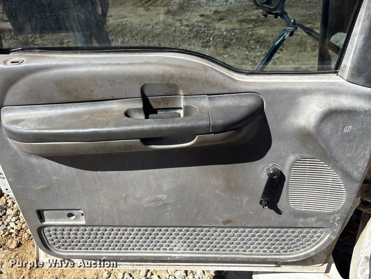 image for item DU0386 2000 Ford F650 Super Duty fuel / lube truck