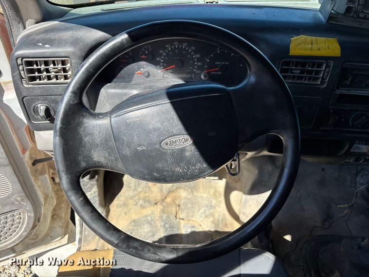 image for item DU0386 2000 Ford F650 Super Duty fuel / lube truck