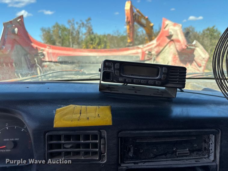 image for item DU0386 2000 Ford F650 Super Duty fuel / lube truck