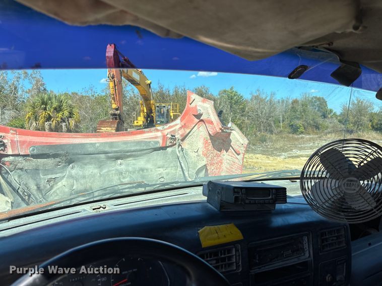 image for item DU0386 2000 Ford F650 Super Duty fuel / lube truck