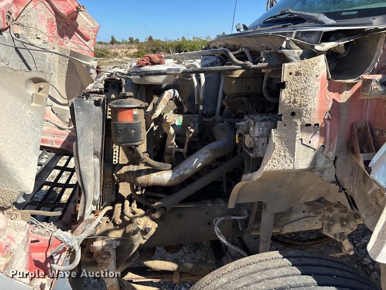 image for item DU0386 2000 Ford F650 Super Duty fuel / lube truck